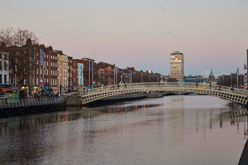 <p>Ha'penny Bridge &copy; Shantanu Starick&nbsp;</p>
