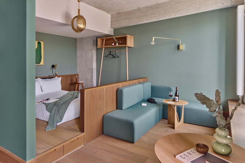 <p>Interieur: Durchgehende Suite mit einem Bett und Dachterrasse</p>