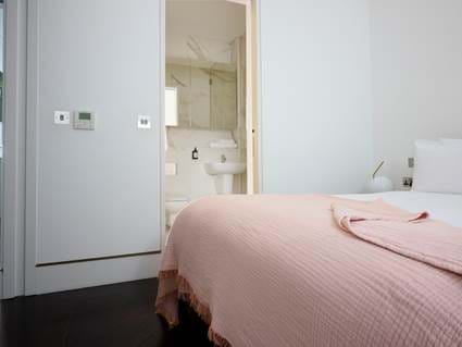 One Bedroom Apartment with Washer/Dryer