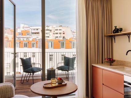 Studio Locke avec balcon | Locke de Santa Joana | Lisbonne, Portugal | Appart-hôtels design, Locke